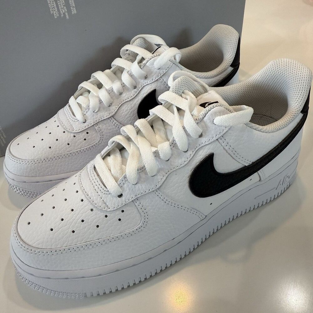 Mens Size 6.5 /Wmns sz 8 Nike Air Force 1 '07 Low White Black Brand new